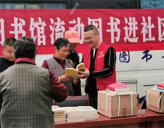 ​息县：流动图书进社区 共享书香“悦”民心